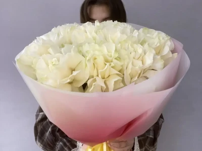 Букет белых роз  «Нежное облако»